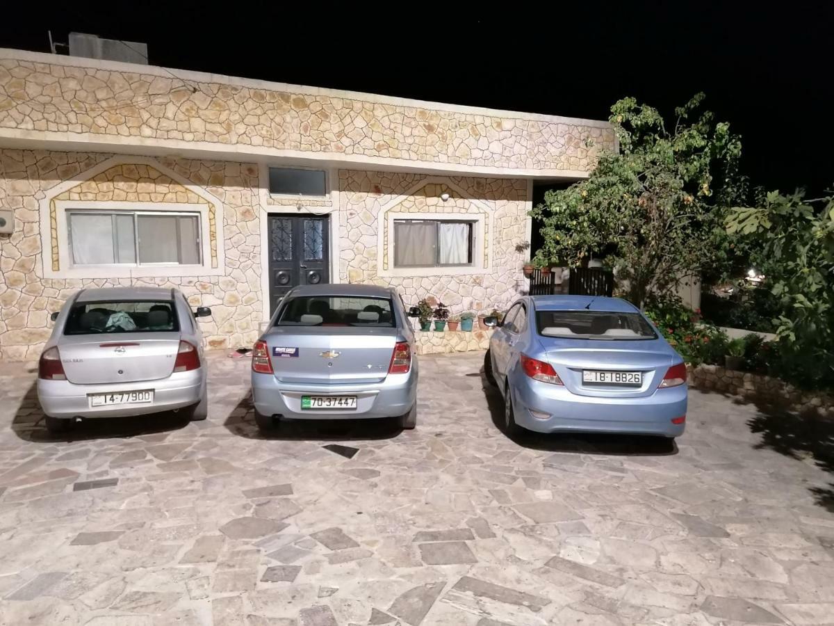 Mhna Guest House ‘Ajlūn Exterior foto